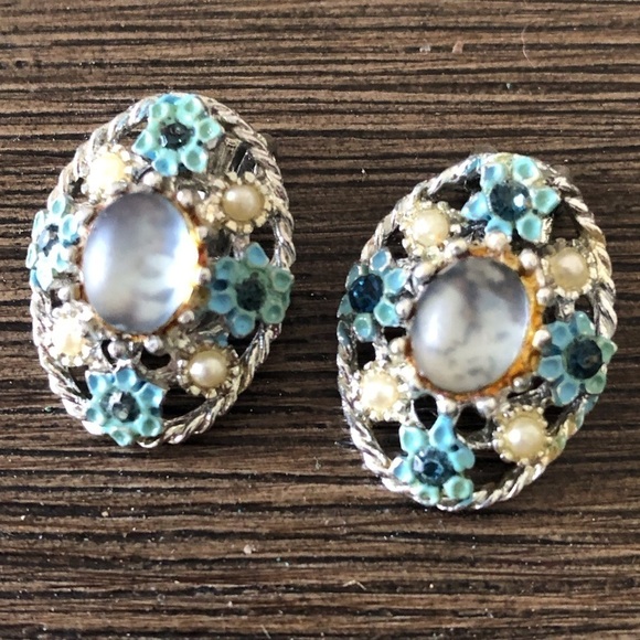 Vintage blue & sliver flower clip on earrings - Picture 1 of 3